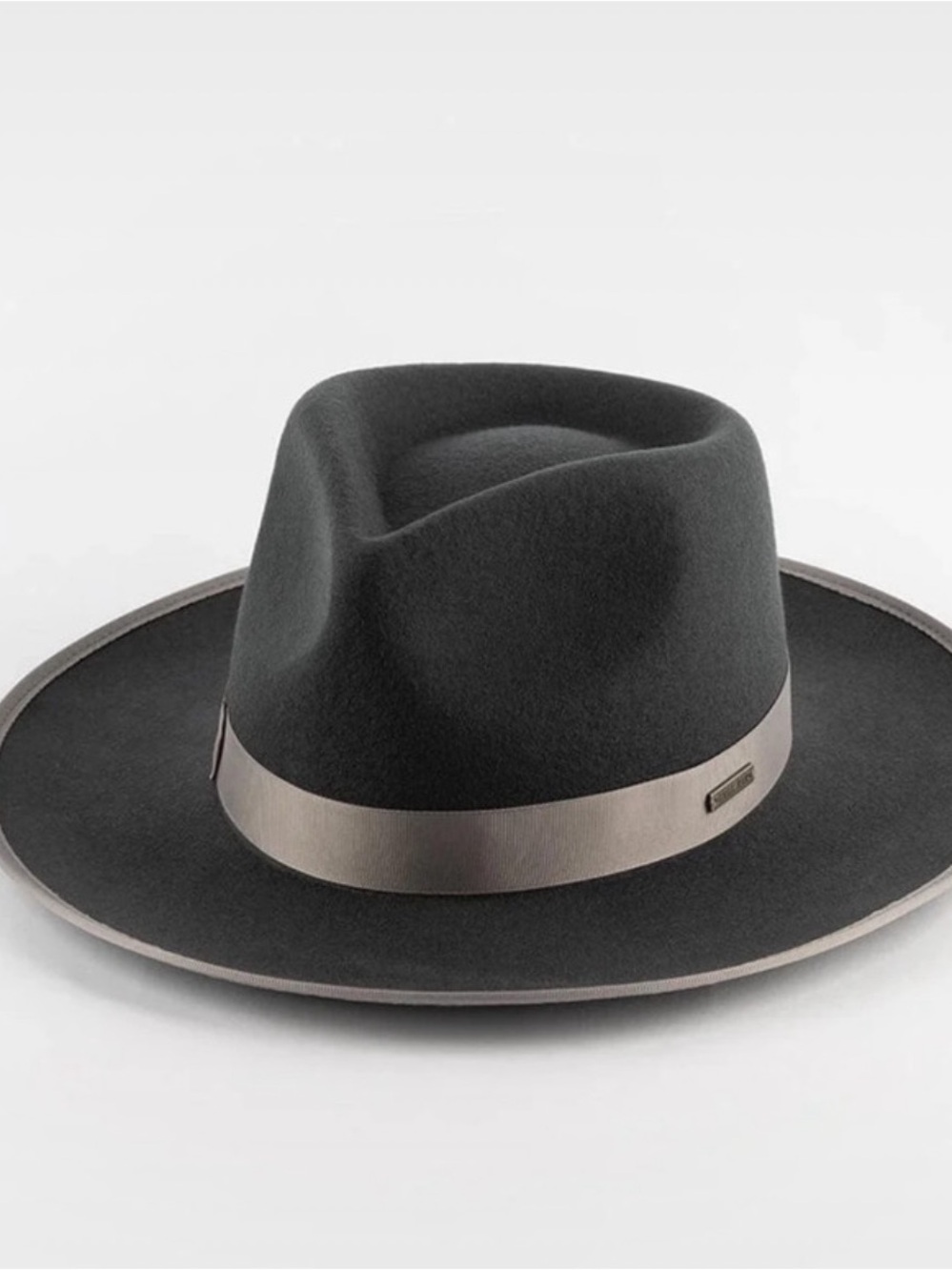 GIGI PIP Black Hat Liner